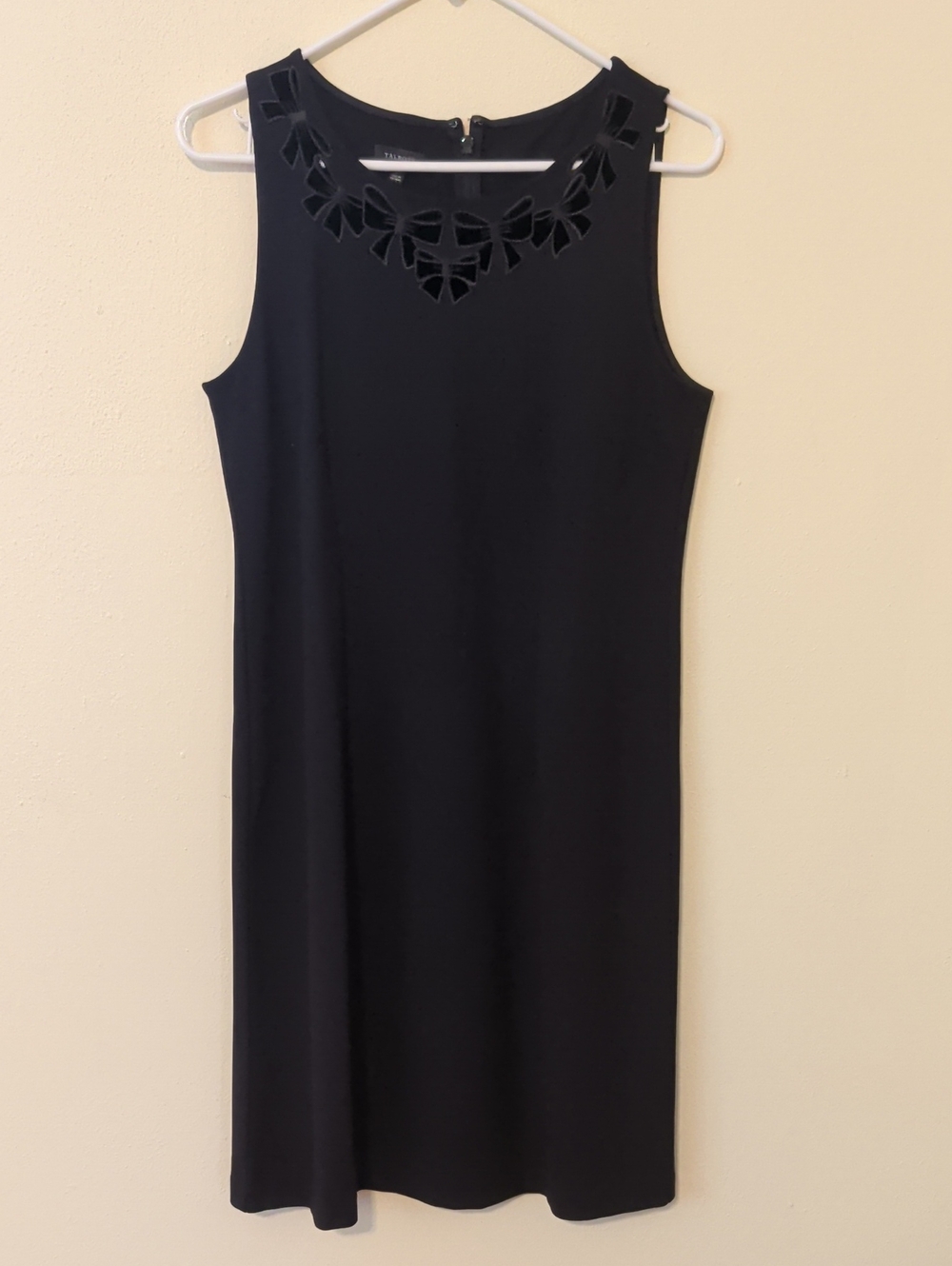 Tabots Black With Velvet Bow Accents Sheath Dress